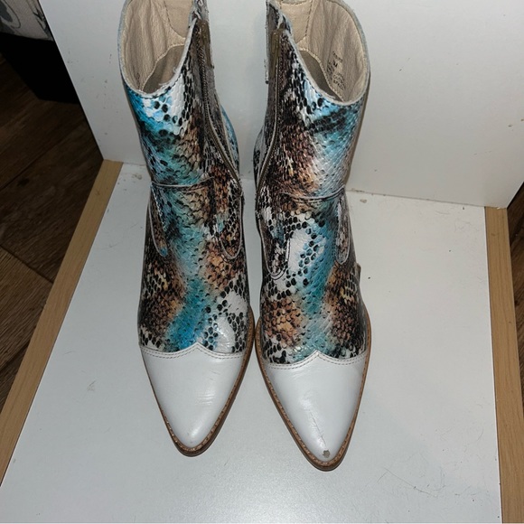 Mattise Desire Western Boot Womens Size 6 Multicolor White Tip Calf Bootie - Picture 3 of 9